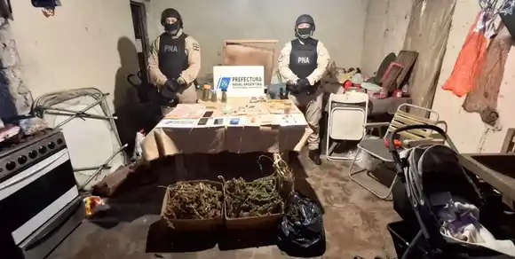 Prefectura desmantela "kiosco" narco en Santa Fe y detiene a tres jóvenes