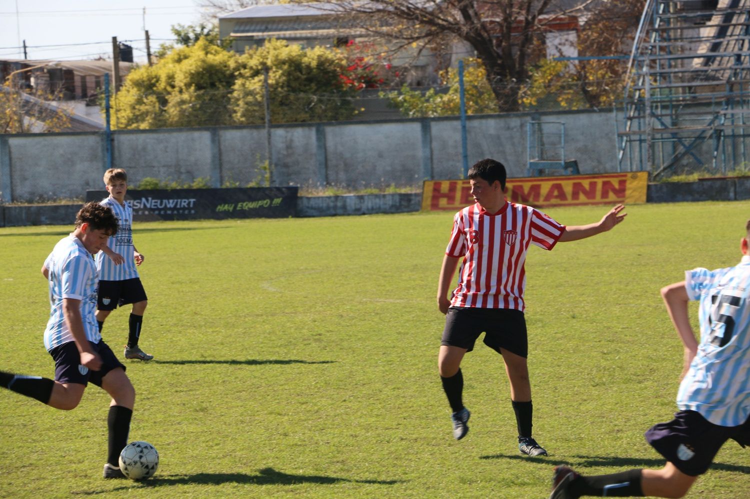 En distintas canchas de la ciudad y el departamento se jugó la sexta del Oficial