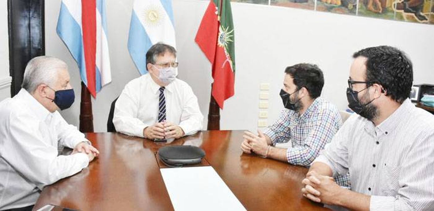 Protección de bordes costeros: Francolini recibió al titular de CARU, José Lauritto