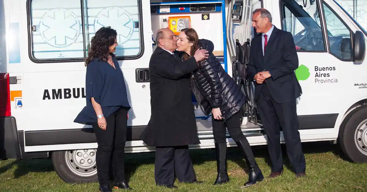 Vidal presentó dos ambulancias para la ciudad