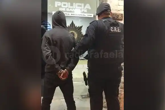 Se metió en un departamento desocupado, una vecina lo vio y lo denunció