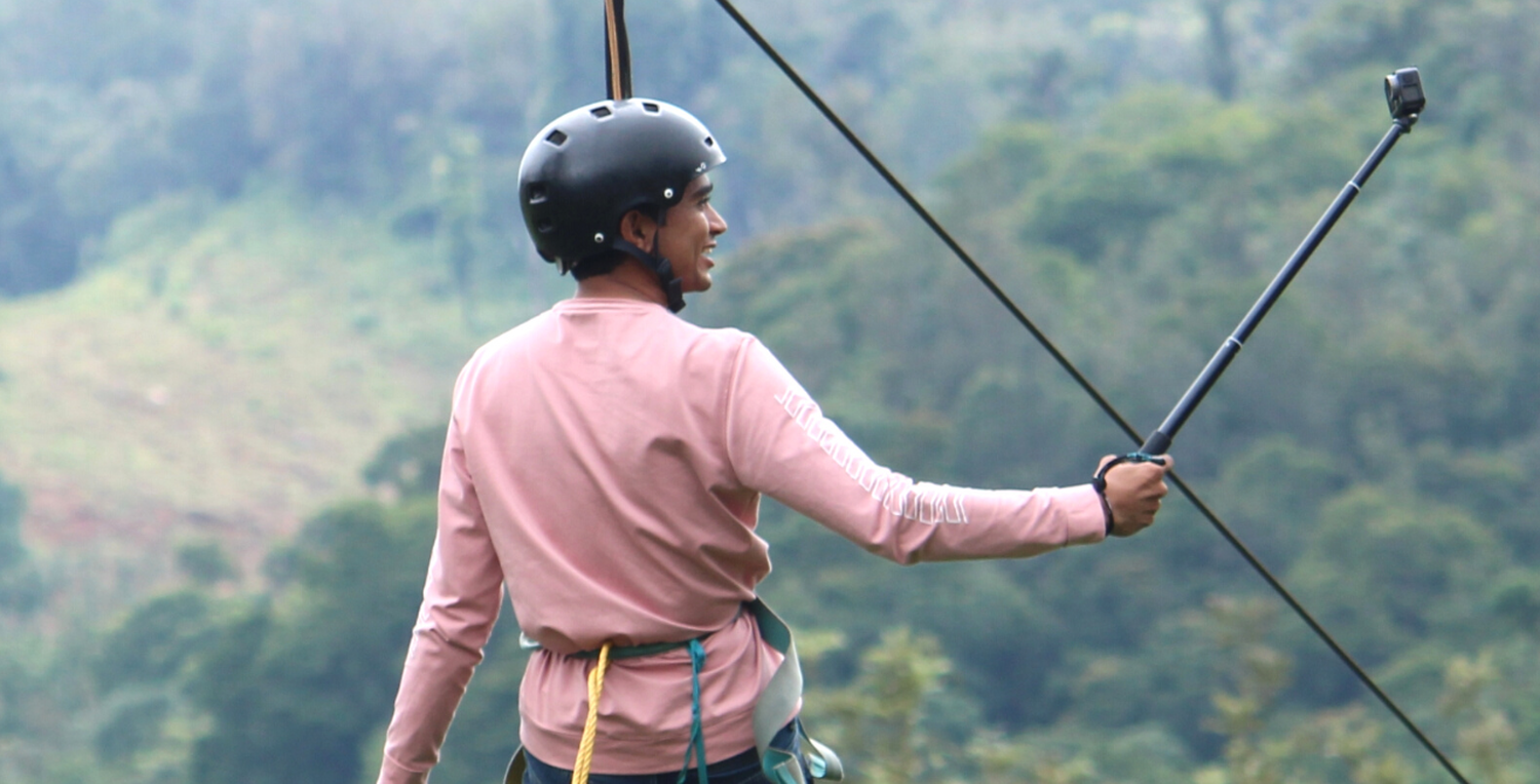 Dos helicópteros del equipo de emergencias acudieron a la zona para rescatar el cuerpo.