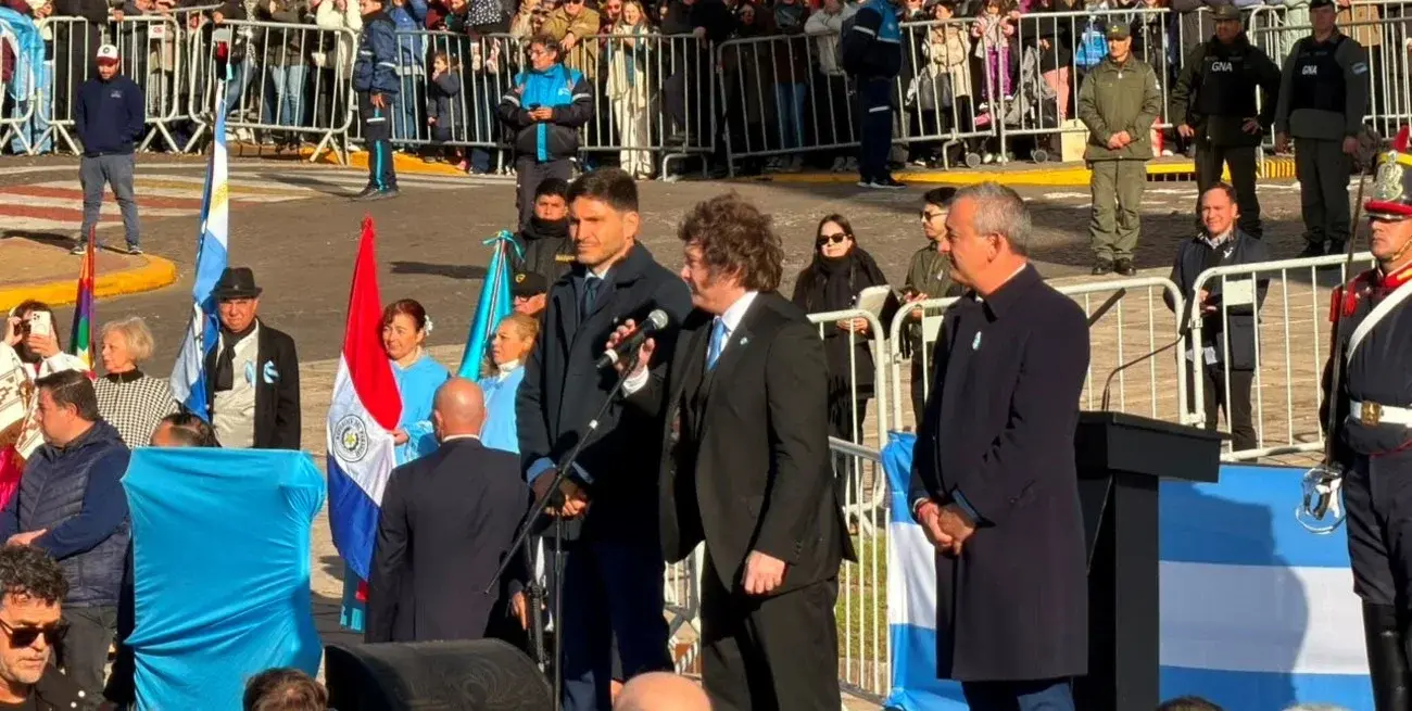 Día de la Bandera: Milei con Adorni y su gabinete, y distancia con Villarruel