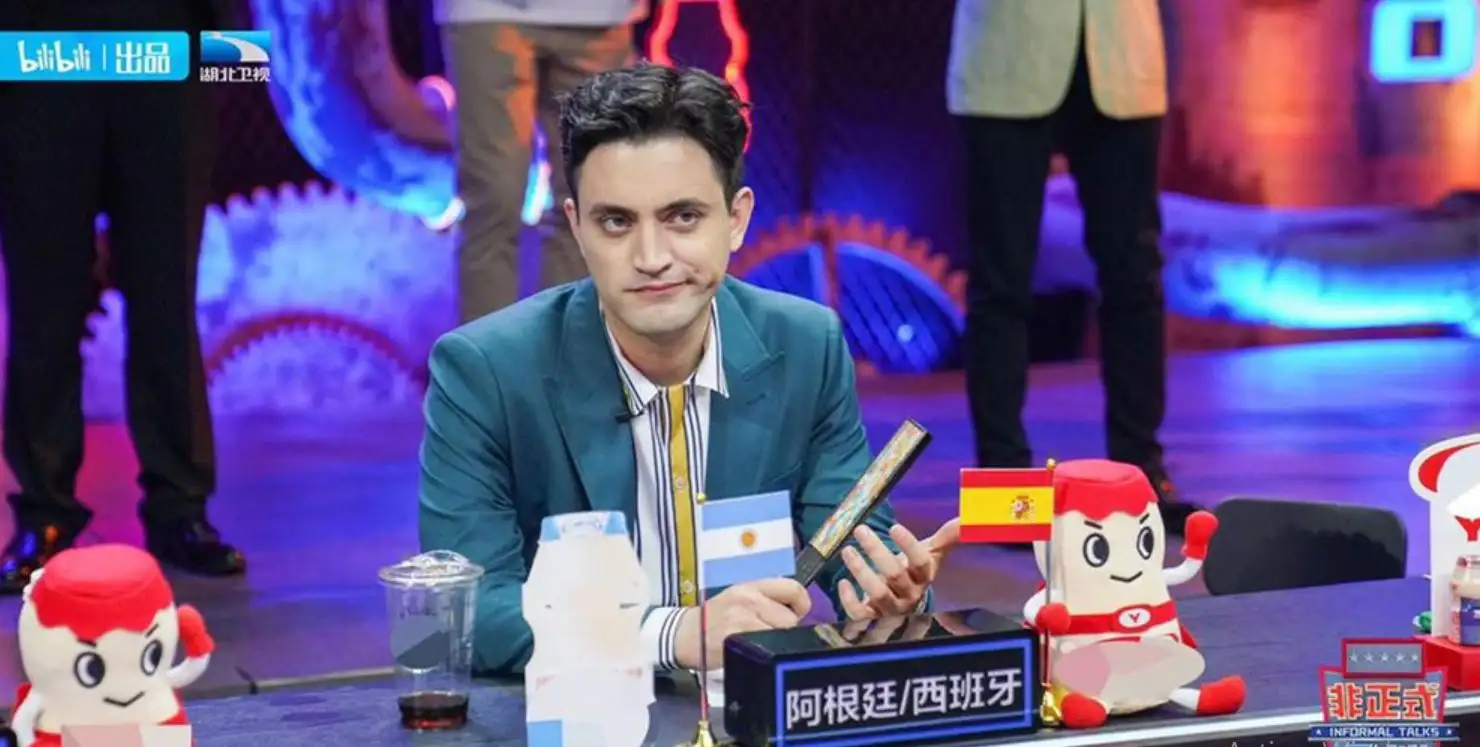 Un joven explicó el fenómeno en la televisión china y sorprendió a todos