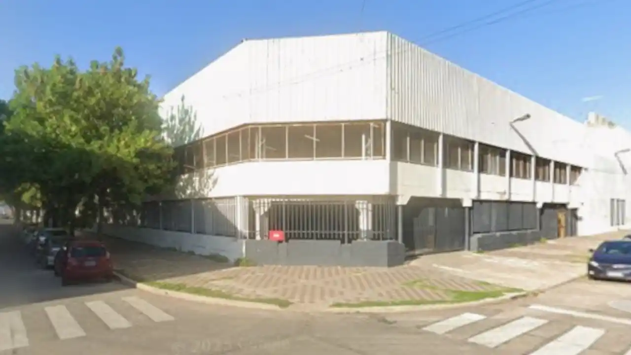 Atacaron a tiros a un hombre que ingresaba a un supermercado en barrio La Sexta