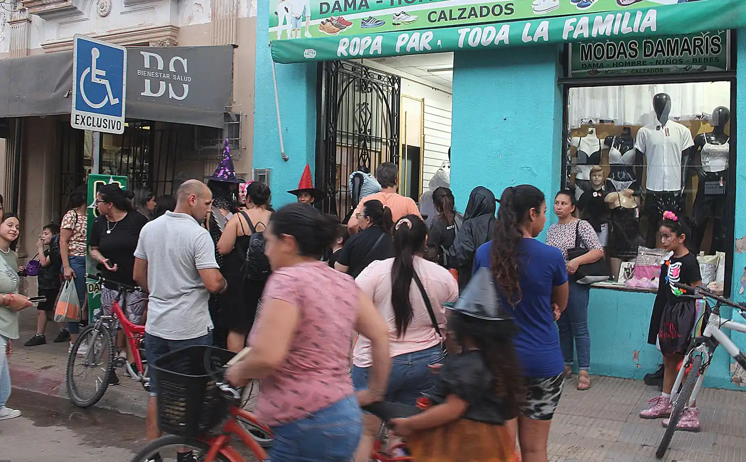 Halloween: Jóvenes invadieron el centro de la ciudad