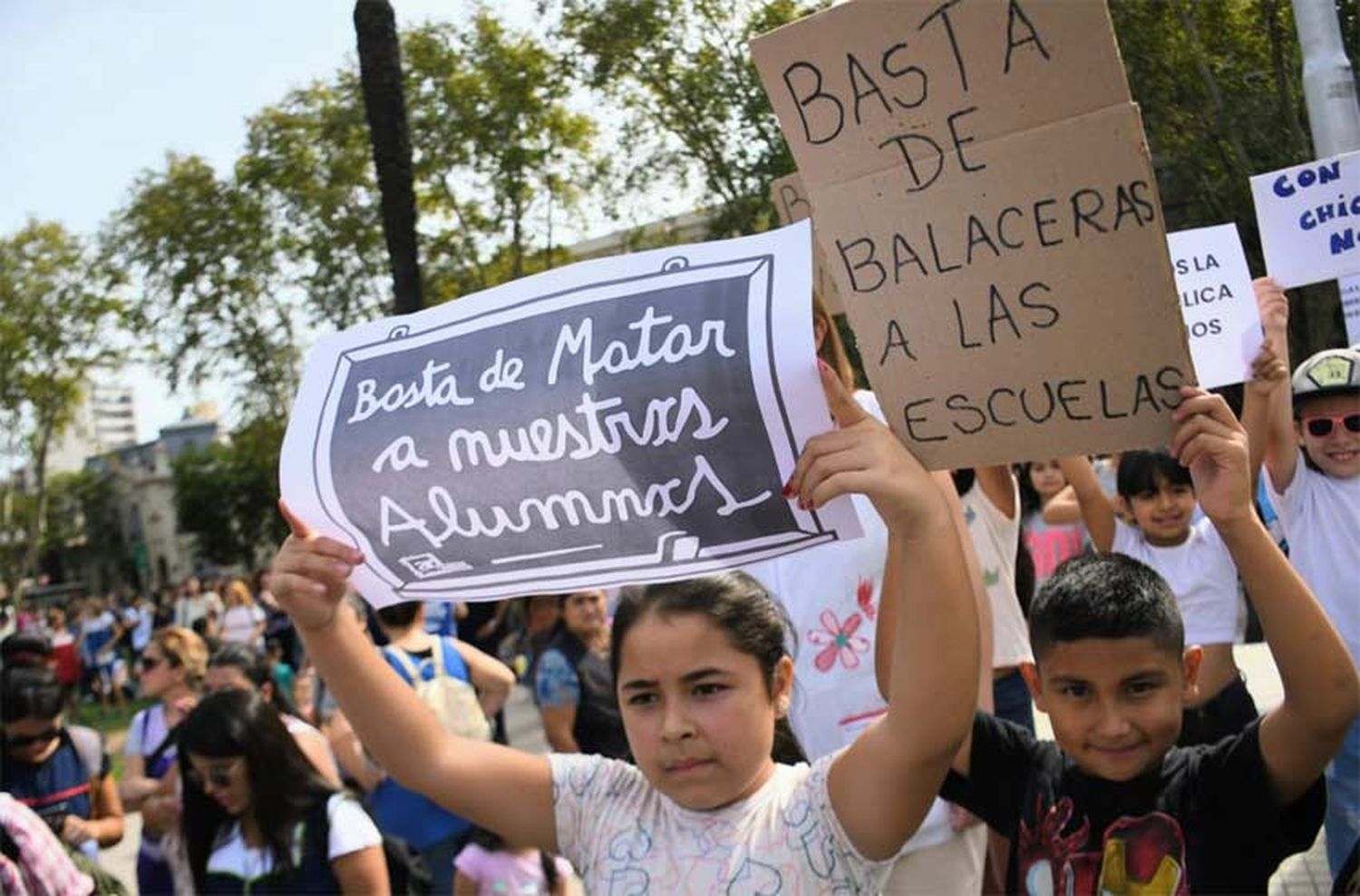 Docentes y alumnos se movilizaron para pedir por la seguridad de los colegios en Rosario