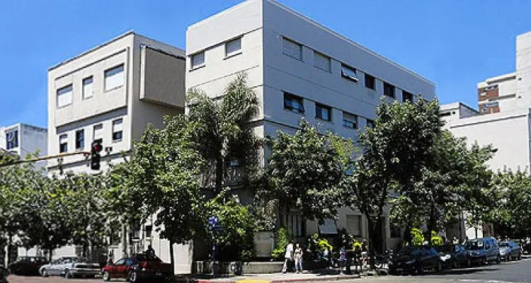Trasladaron al niño que golpeó su cabeza tras caer de la caja de una camioneta