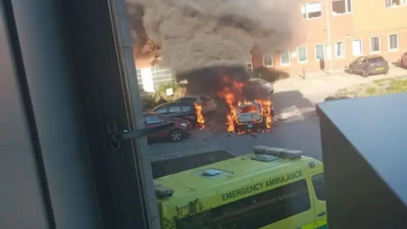La explosión del taxi ocurrió frente a un hospital de Liverpool.