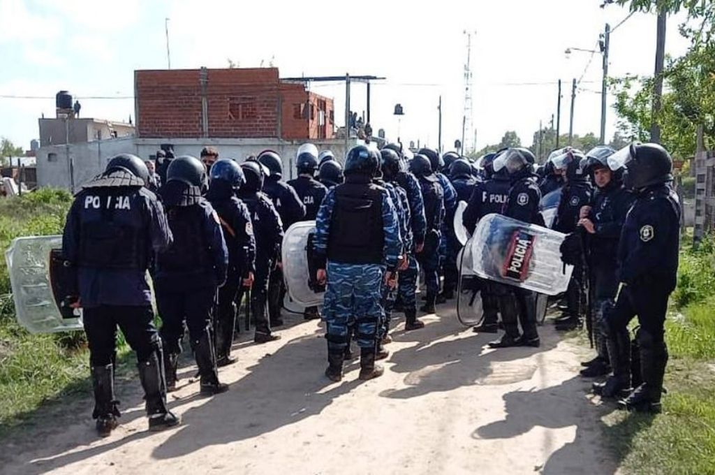 La Infantería controla los ingresos al predio desalojado de Guernica