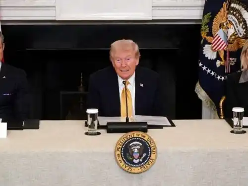 "No estamos contentos con Venezuela", asegura Trump, pero desmiente envío de un bombardero B-1