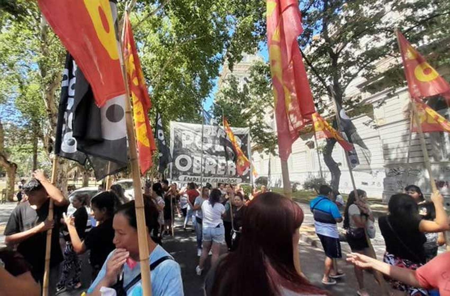 Congestión en el centro de Rosario por una nueva protesta de organizaciones sociales