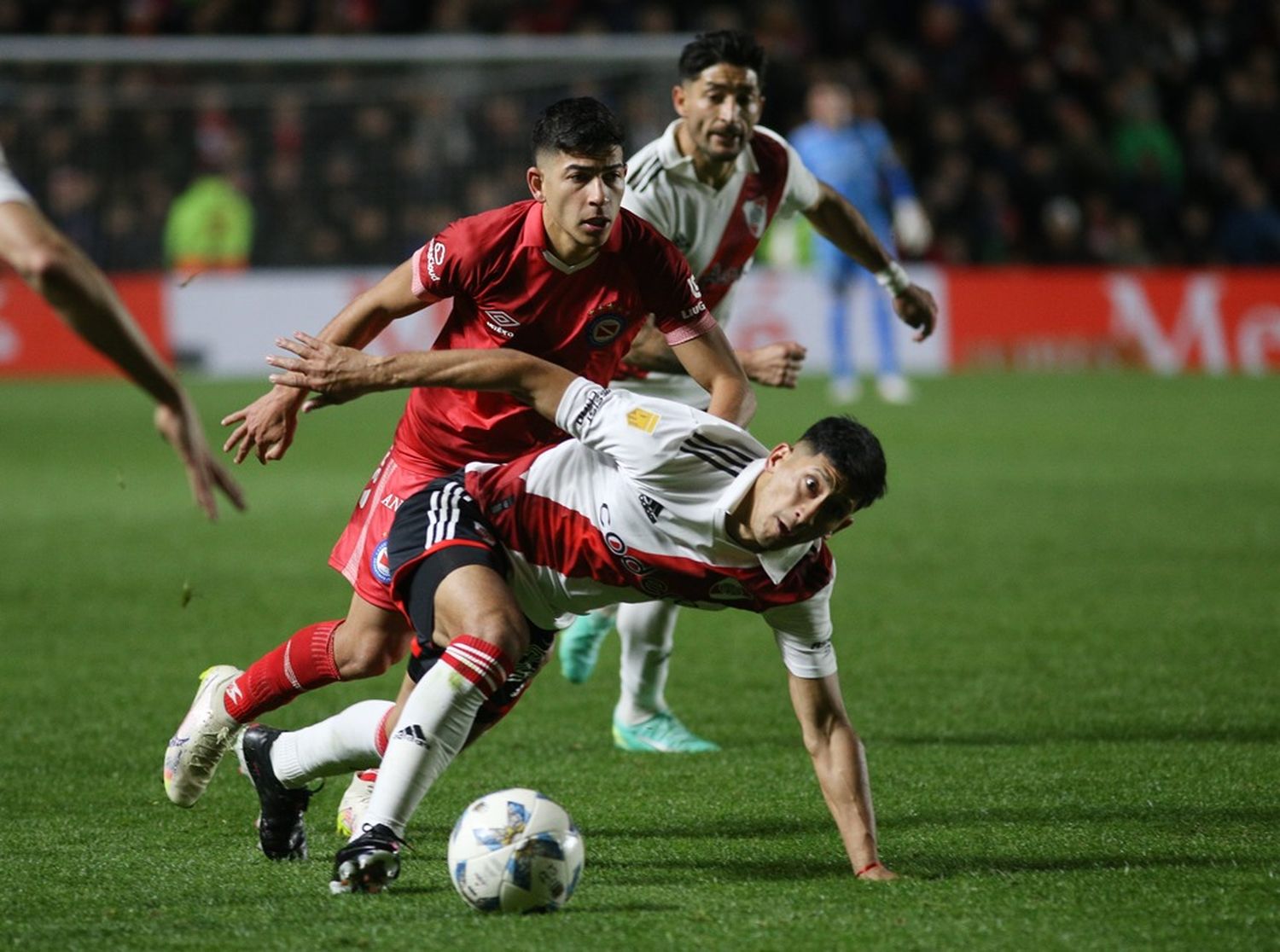 River sucumbió ante el mayor ímpetu de Argentinos