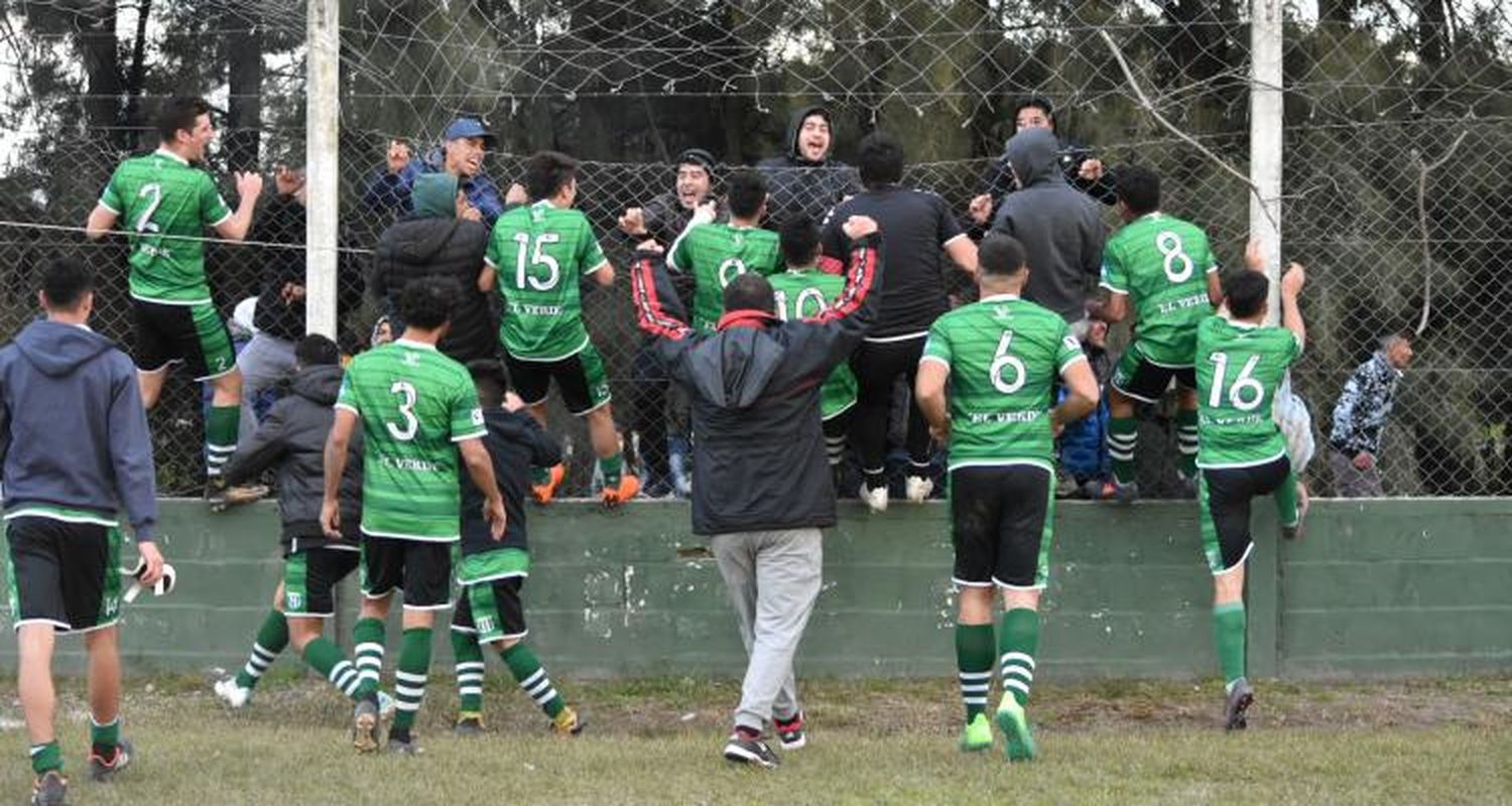 Las manos de Eduardo Oilher clasificaron a La Esperanza a semifinales del Apertura