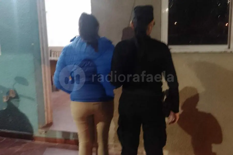 En la medianoche, detuvieron a una mujer sobre la que pesaría pedido de paradero