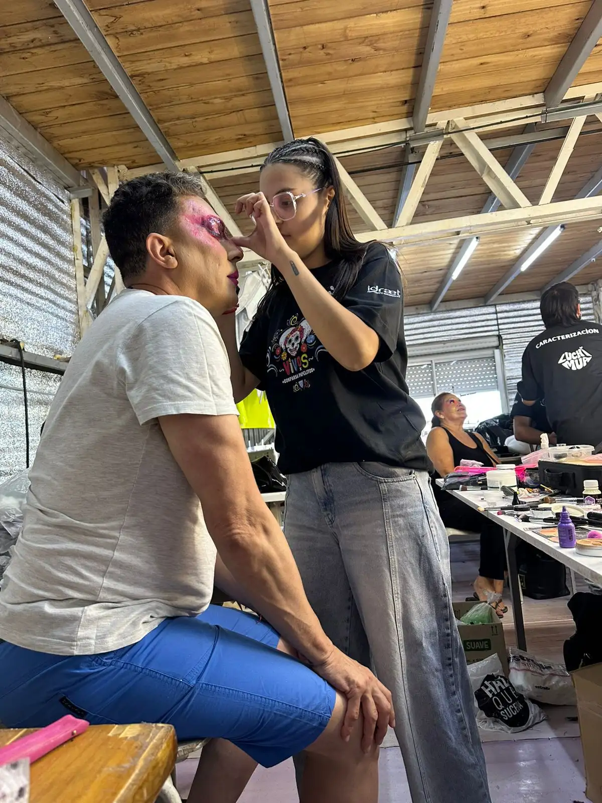Luciana Gómez maquillaje Papelitos 2026 - 2