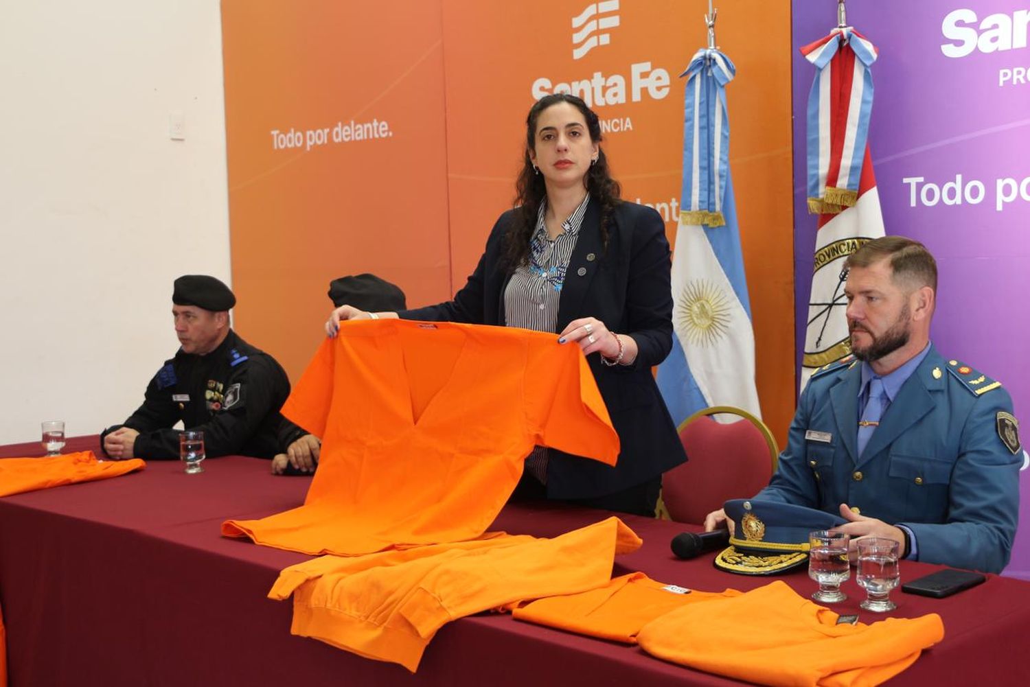 La funcionaria, Lucía Masneri, en la presentación de los nuevos uniformes.