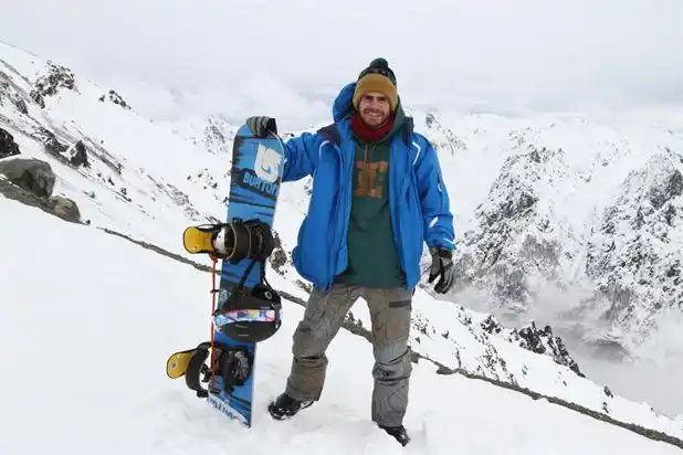 Separado de Agustina Córdova, Gastón Soffritti disfrutó de unos días en la nieve con amigos