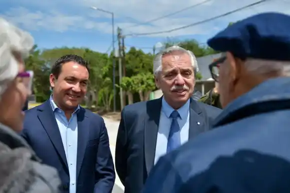 Tras permanecer "guardado", reapareció Alberto Fernández y recorrió obras con el intendente Watson en Florencio Varela