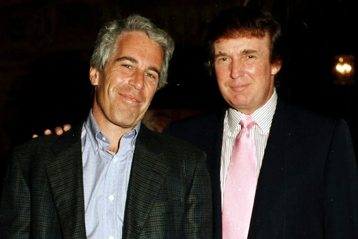 Epstein afirmó en correos privados que Donald Trump “sabía sobre las chicas” y pasó “horas” con una víctima