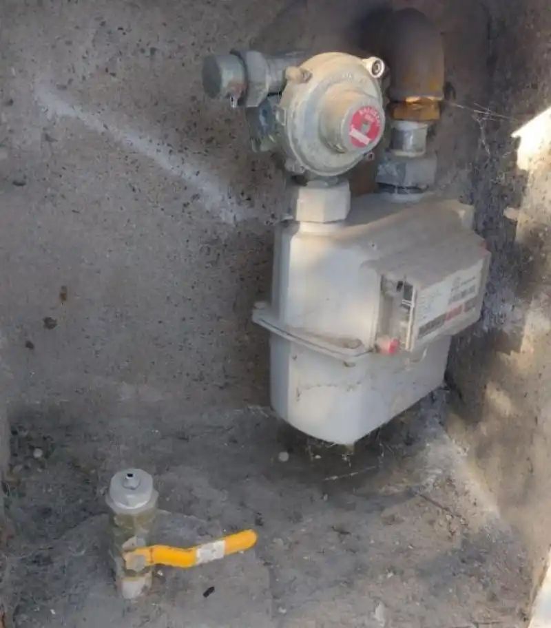 Alerta vecinal por el robo de un medidor de gas natural en el barrio Fátima