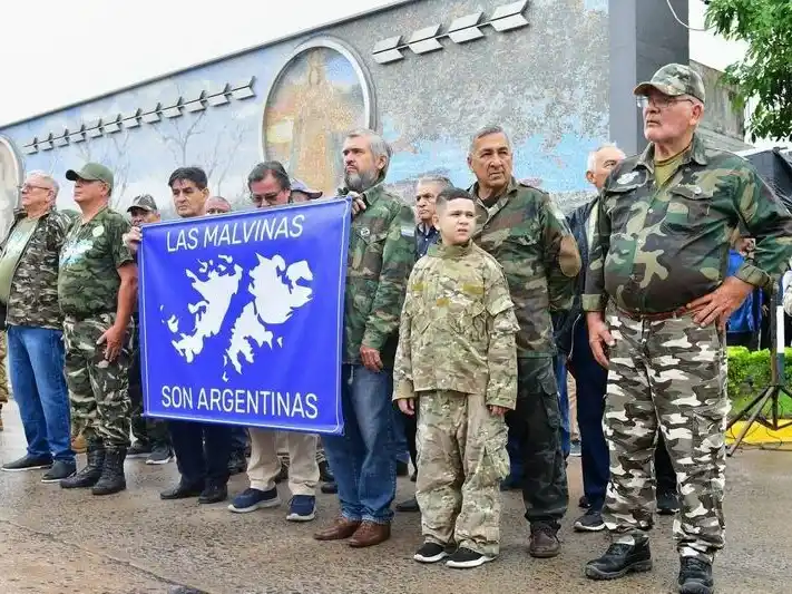 Insfrán encabezó el acto en homenaje a combatientes y veteranos de Malvinas