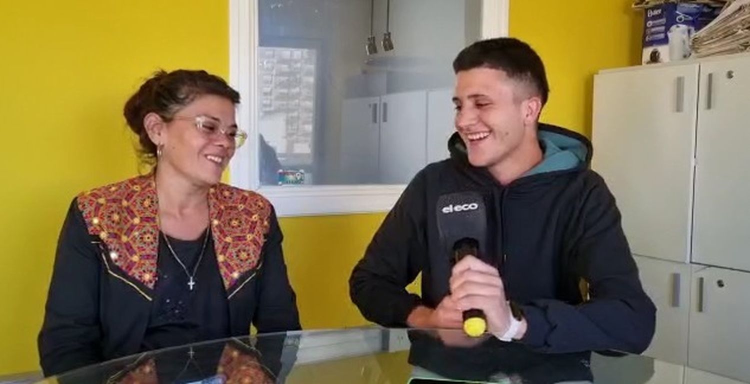 La directora, Teresa Berneche y el presidente del centro de estudiantes, Santiago Cubiller.