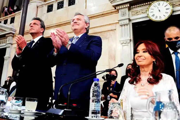Fernández contra la oposición por la deuda