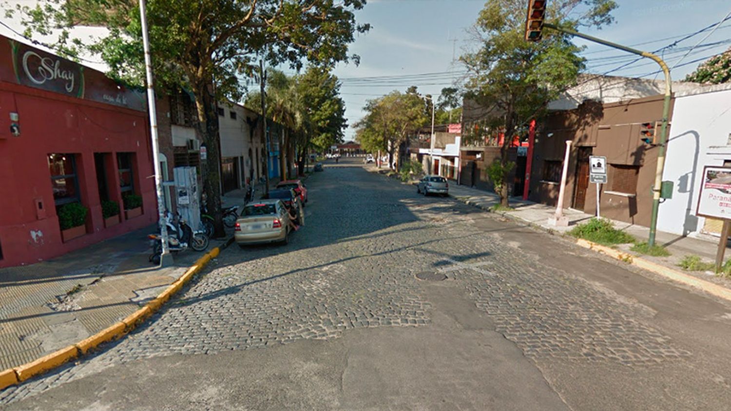 Encontraron a dos niños encerrados en un auto: Los padres estaban en un boliche