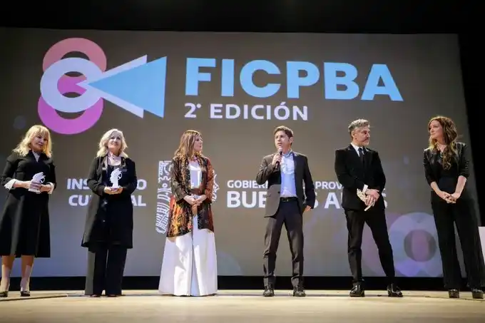 Mercedes Morán, Leo Sbaraglia y otros artistas acompañaron a las autoridades.