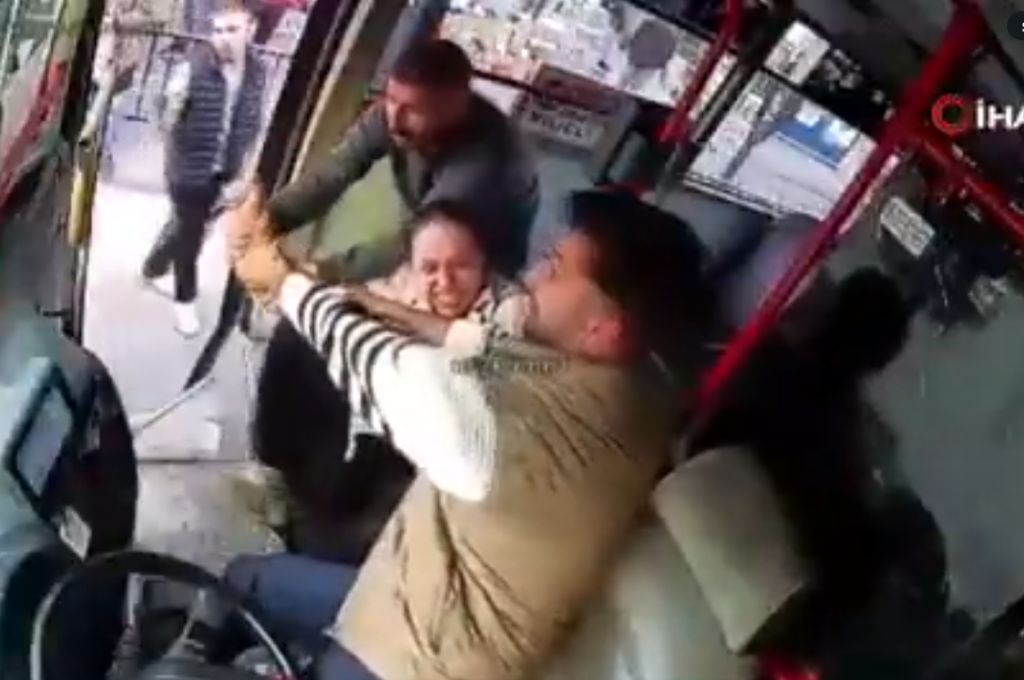 Atacó al chofer de un colectivo