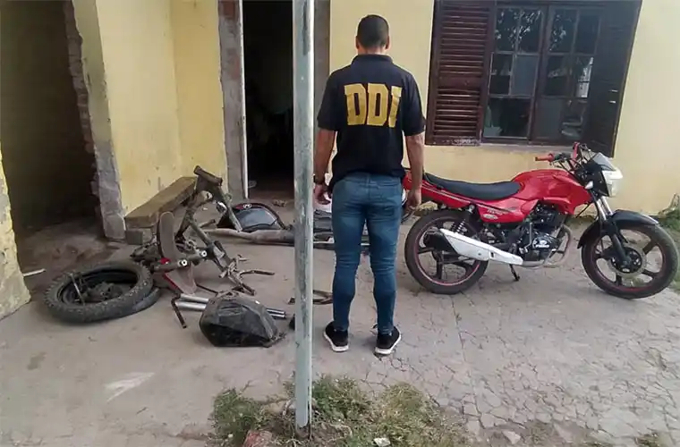 Robo de motos: encontraron un desarmadero en una casa