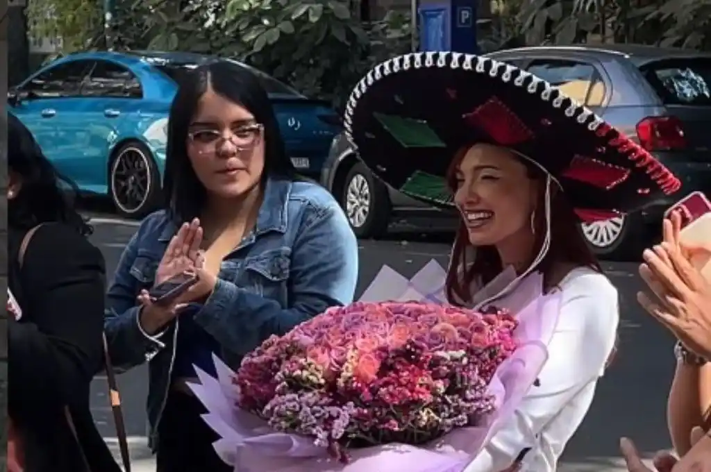 Un grupo de artistas mexicanos recibió a La Joaqui, tras su llegada al país norteamericano