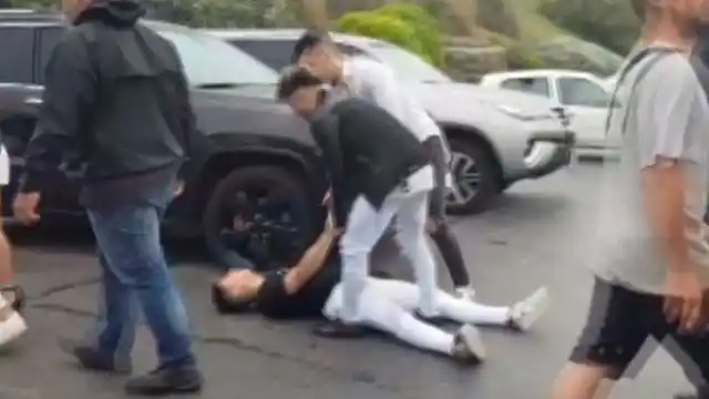 Video: Un patovica dejó inconsciente a un joven en Mar del Plata