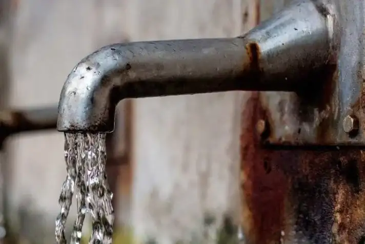 El 98% de los encuestados afirma contar con agua corriente en su barrio.