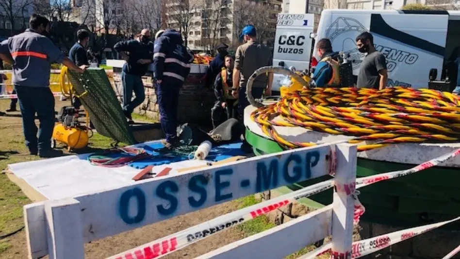 OSSE trabajó con buzos para inspeccionar la Estación Plaza Mitre