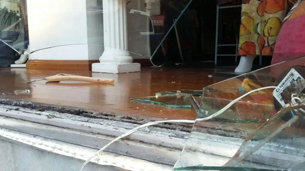 Robaron en un local de ropa en Obispo Gelabert al 2500