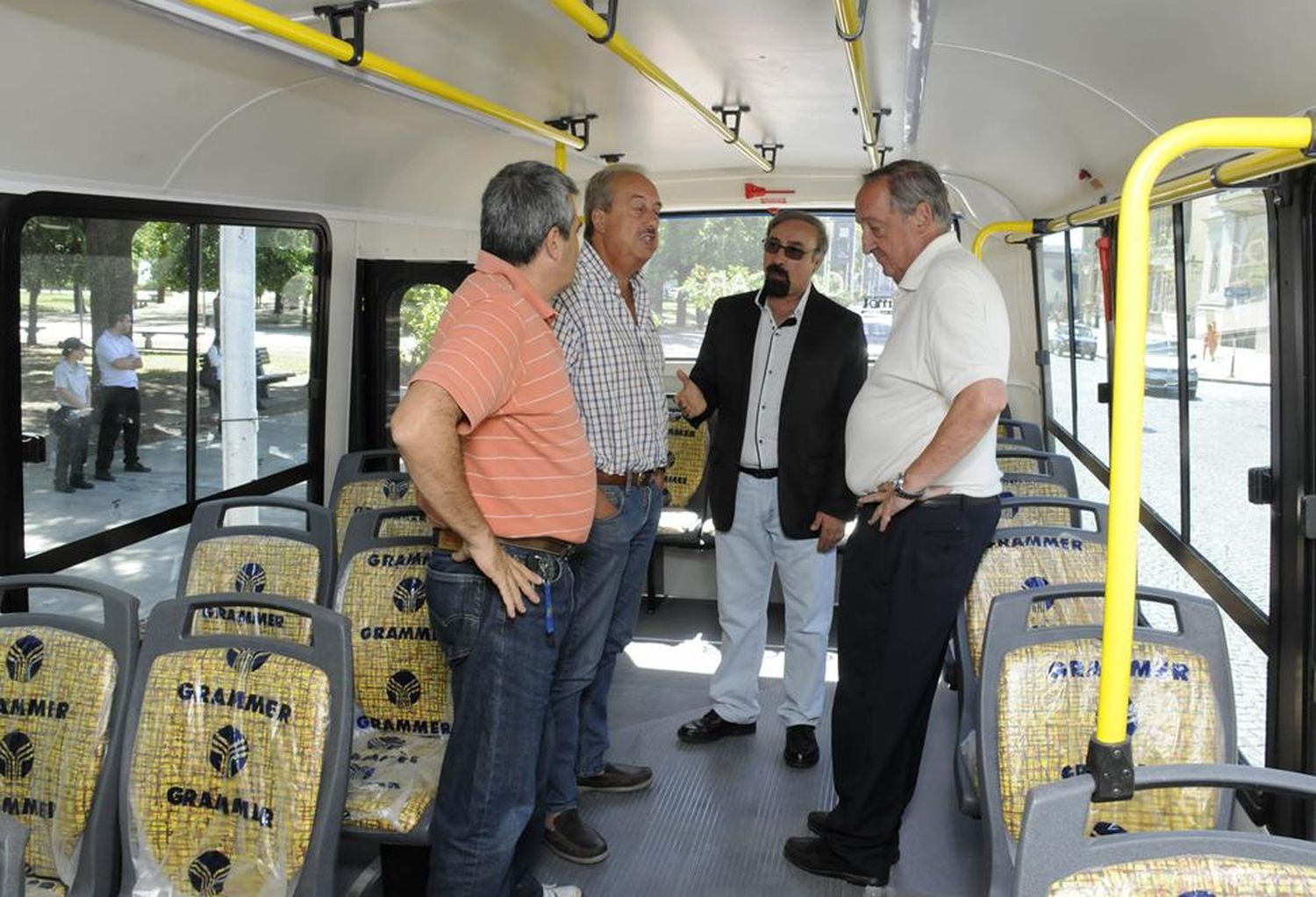 La Cámara de Transporte presentó cuatro nuevos colectivos con tecnología ecológica