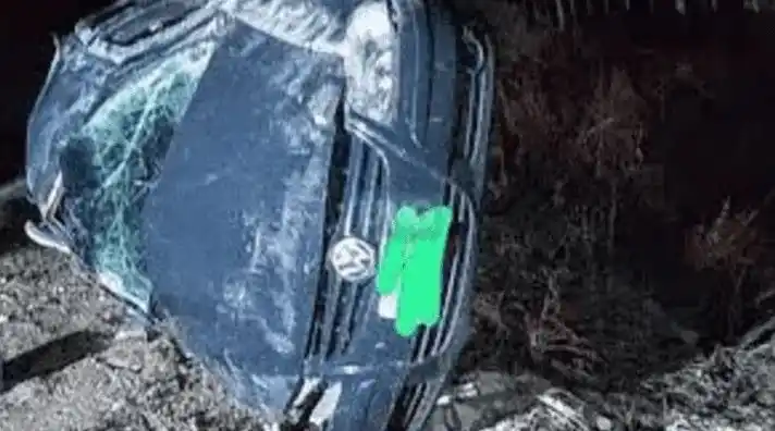 Iba cazando pokemones por una ruta entrerriana, volcó y murieron dos mujeres