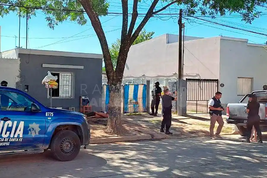 Robaron una tienda de ropa en Humboldt, pero apareció todo en Rafaela