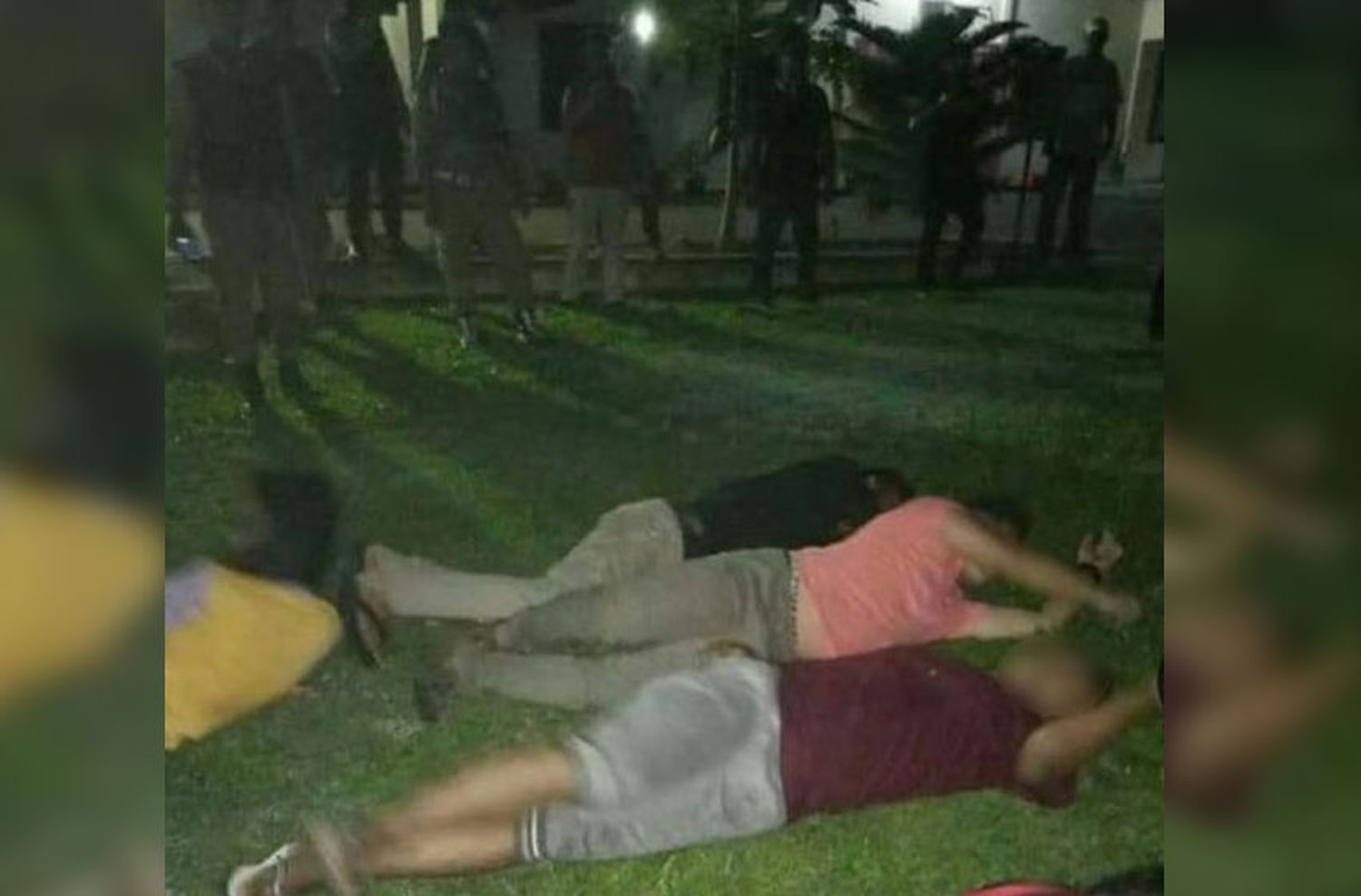 Las detuvieron, les cortaron el pelo y las hicieron vestir como hombres