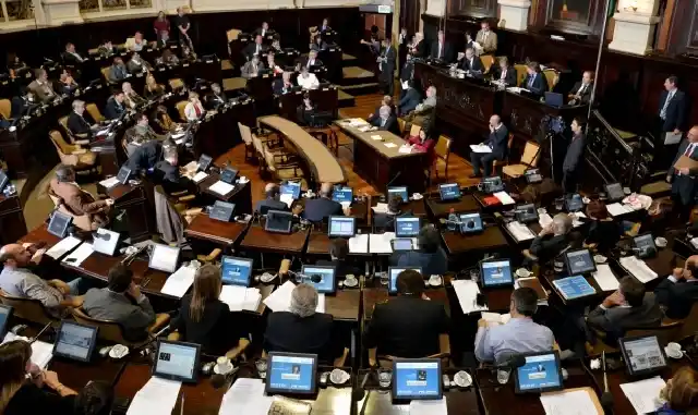 Policías Comunales: Diputados trata la iniciativa con "retoques" de intendentes