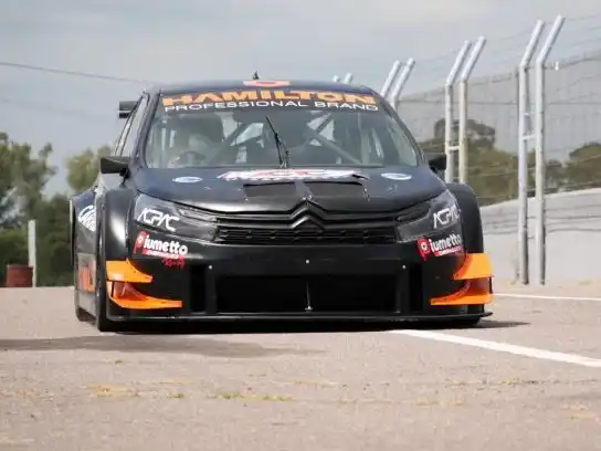Se realizó el primer Test Drive en el Autódromo Oscar Cabalén para el Turismo Carretera 2000.Foto:@MinSPcba
