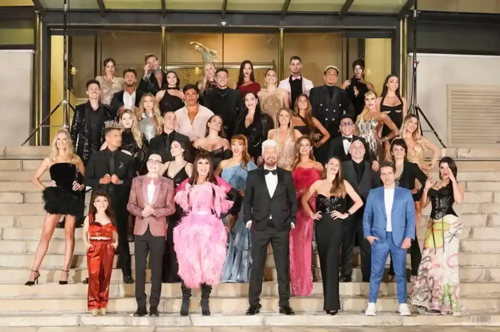 Marcelo Tinelli posó junto a las  las 30 figuras convocadas