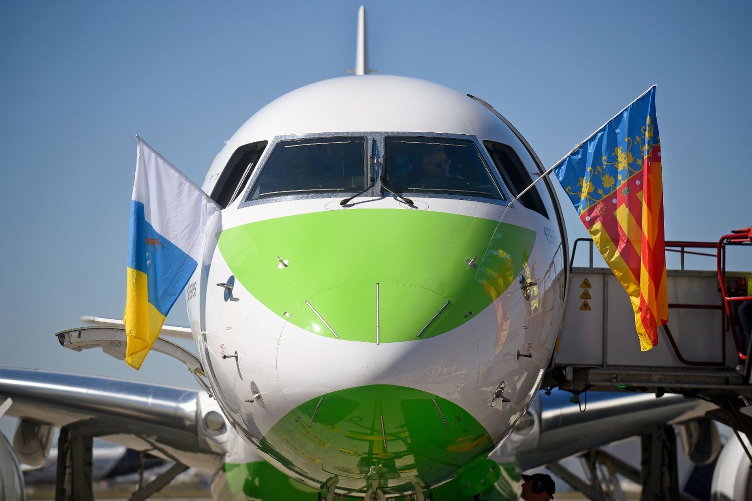 Binter launches direct flights from the Canary Islands to four new mainland destinations