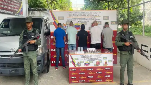 ¡TREN DE GUAYANA ACTIVO! Mujer llevaba adherido a su cuerpo un fusil de guerra