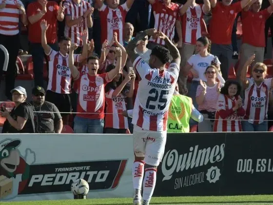 El grito de gol de Tarragona, luego de una semana complicada por un hecho policial. Madelón confía en él y lo pone de titular ante Belgrano. Foto:Luis Cetraro