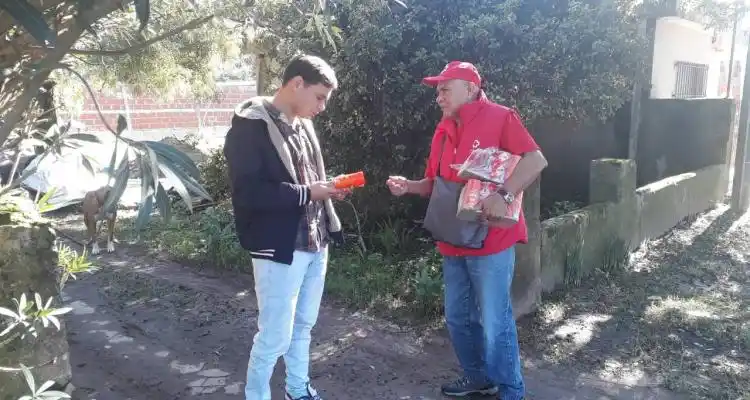 Dengue confirmado: Cruz Roja distribuyó repelente y folletos en el barrio del paciente contagiado