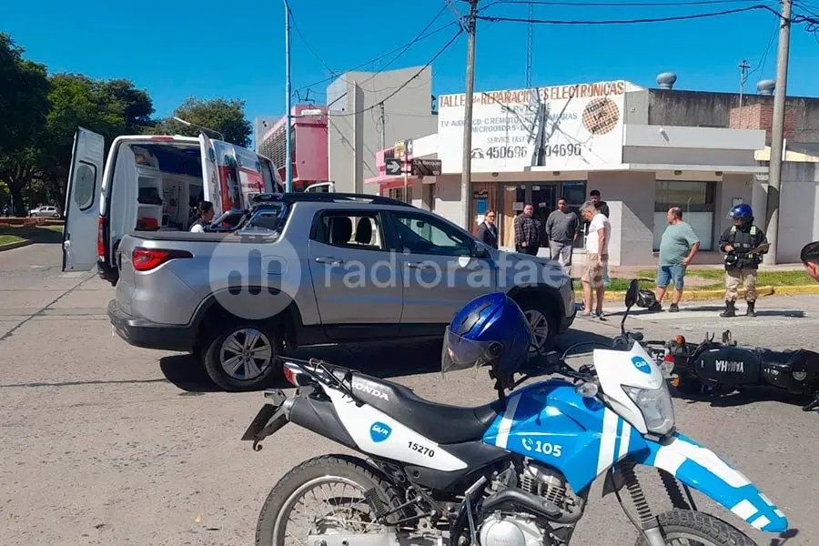Tras un choque entre un auto y una moto una mujer y su hijo de 8 años terminaron en el Hospital