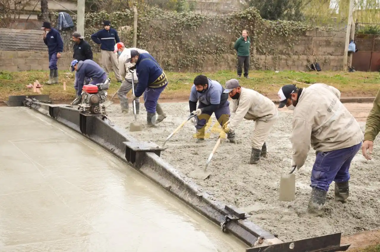 El Municipio avanza con obras de pavimentación y cordón cuneta